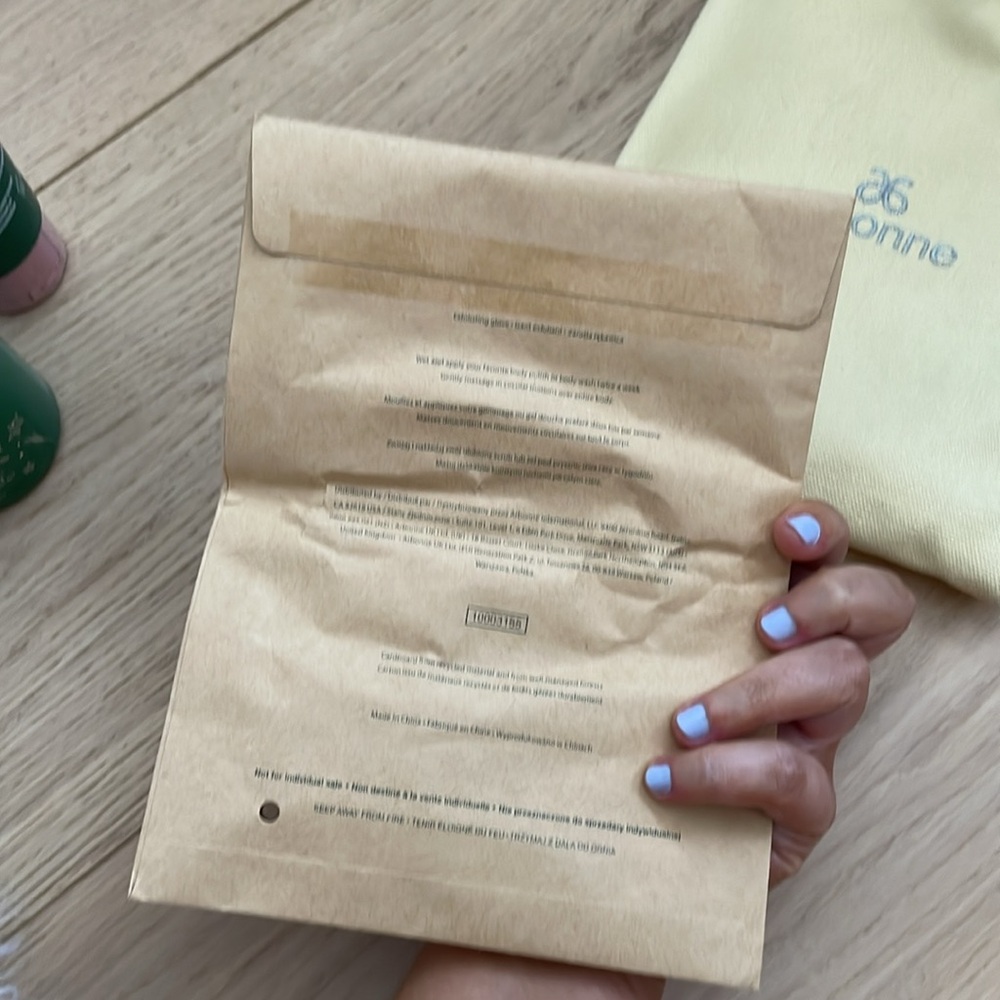 Arbonne Orchid Dust Soft and Smooth gift set - Picture 6 of 10